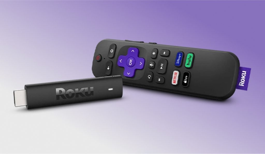 Vara Roku e controle remoto Roku sobre fundo azul