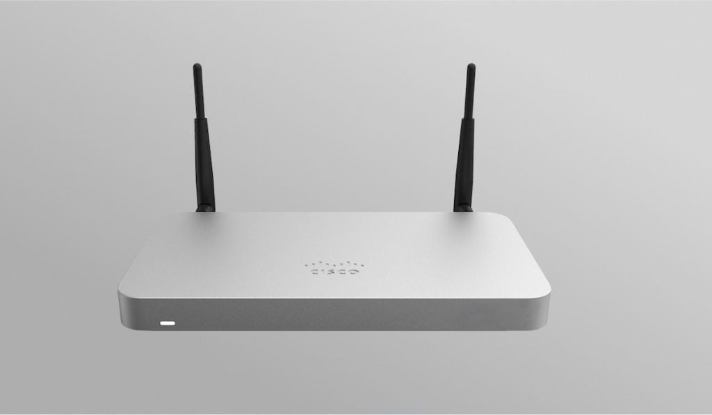 um roteador de internet com duas antenas em fundo branco