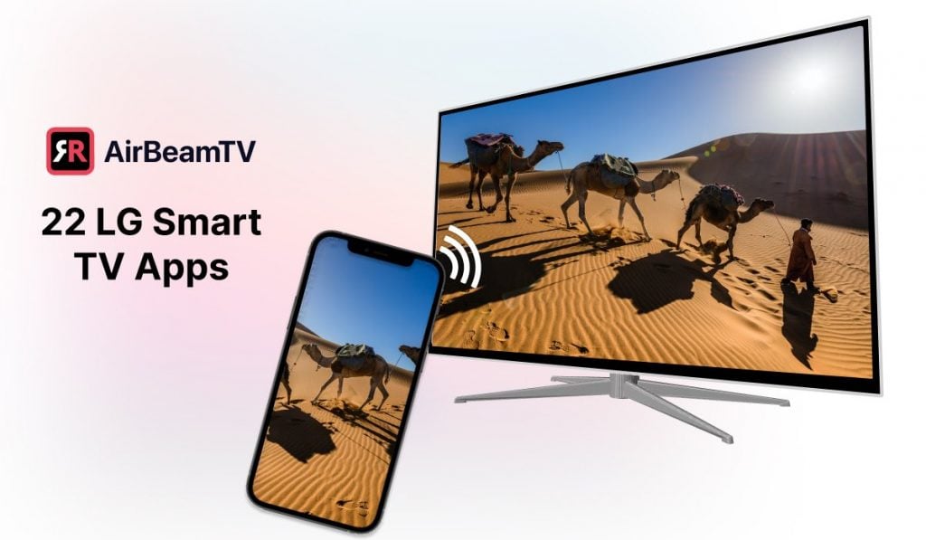 ein Smartphone, das ein Bild einer Wüste an einem sonnigen Tag mit drei Kamelen und einer Person, die sie durch eine Sanddüne führt, spiegelt. In der Kopfzeile auf der linken Seite steht: "22 LG Smart TV Apps" und darüber befindet sich ein AirBeamTV-Logo