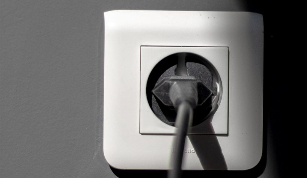 A Thousand and One - Plugged In