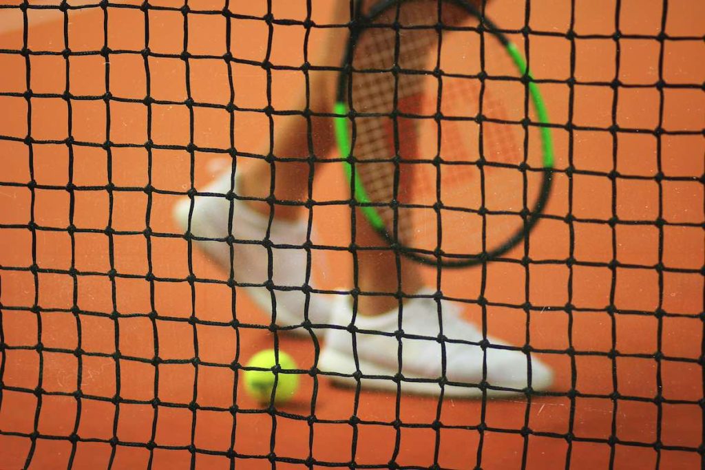 Tennis net, tennis ball, tennis racket, legs
