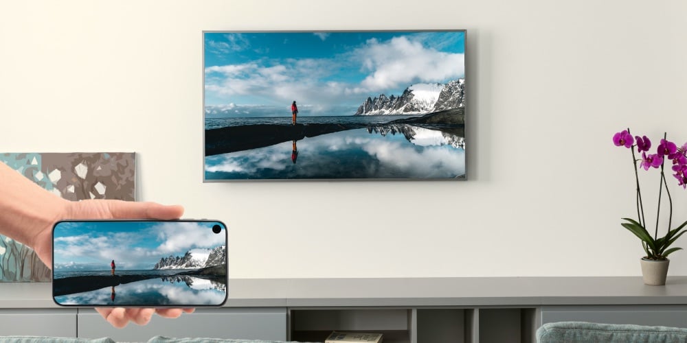 telefono che trasmette il paesaggio marino alla tv samsung